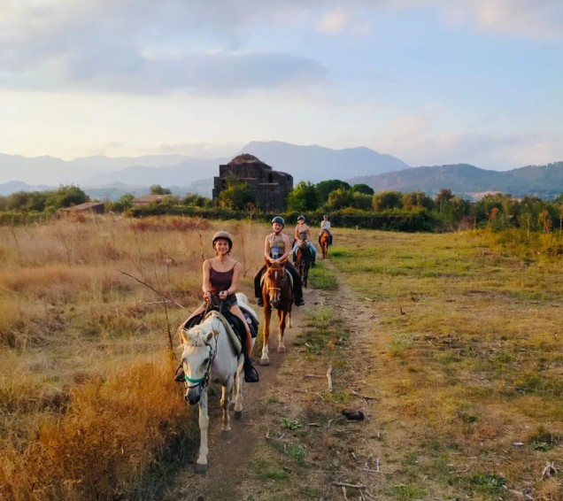 Passeggiata a Cavallo lungo l’Alcantara