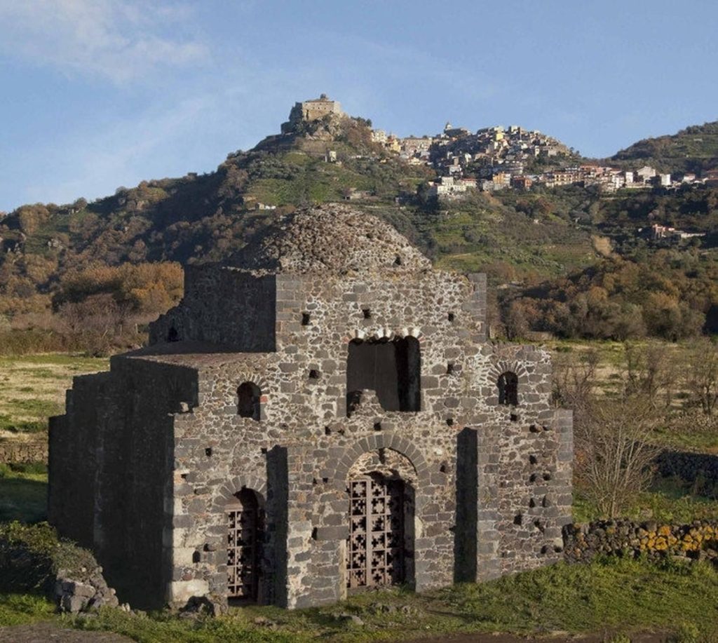 Cuba Bizantina con Castiglione di Sicilia sullo sfondo